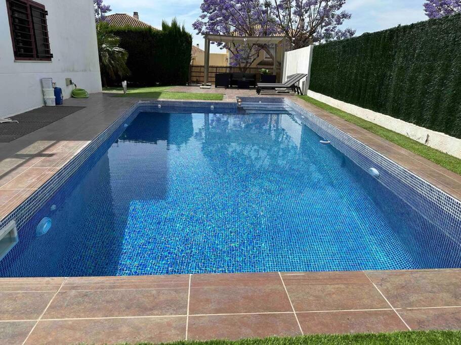 Modern 5-Bedroom Villa With Pool Montequinto Exterior photo
