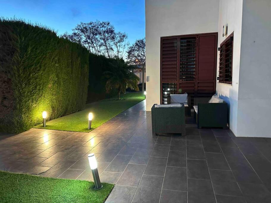 Modern 5-Bedroom Villa With Pool Montequinto Exterior photo